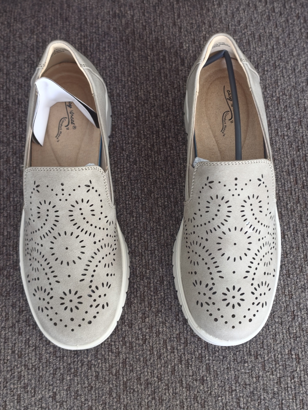 NIB Easy Street Ying Laser-Cut Comfort Slip-On Sneakers Natural Beige - Size 7.5
